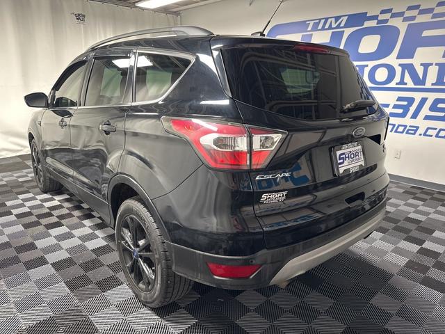 Photo of 2017 Magnetic Metallic Ford Escape