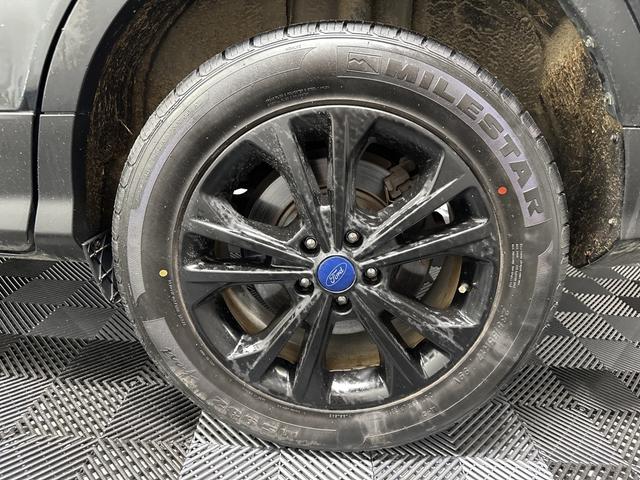 Photo of 2017 Magnetic Metallic Ford Escape