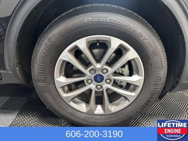 Photo of 2022 Agate Black Metallic Ford Escape