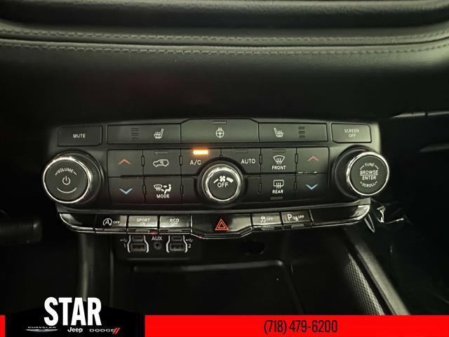 Photo of 2021 White Dodge Durango