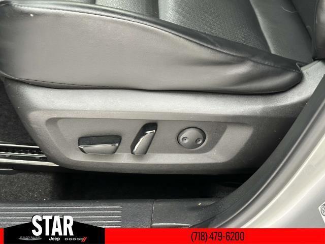 Photo of 2021 Silver Nissan Rogue