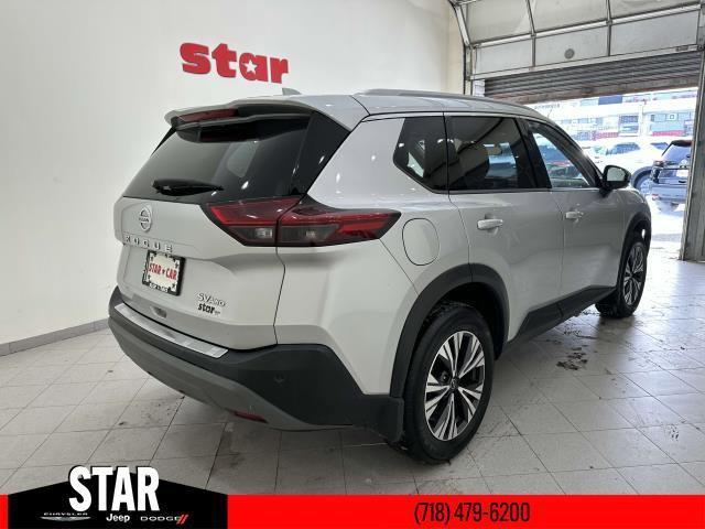 Photo of 2021 Silver Nissan Rogue