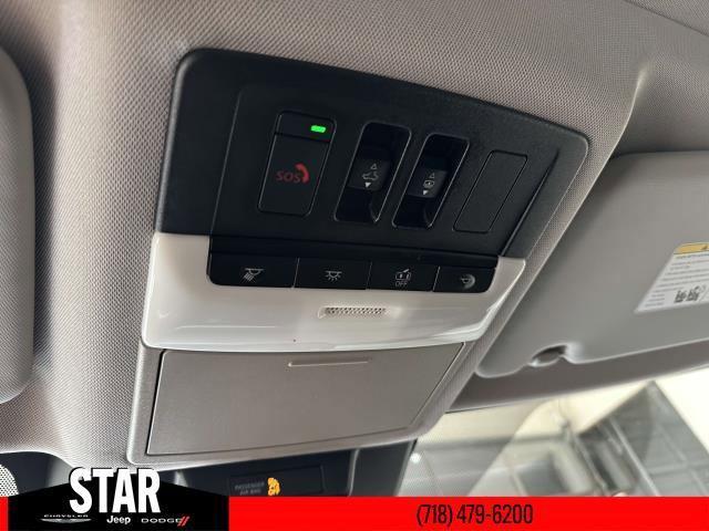 Photo of 2021 Silver Nissan Rogue