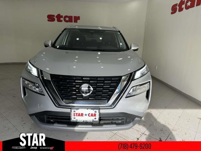 Photo of 2021 Silver Nissan Rogue