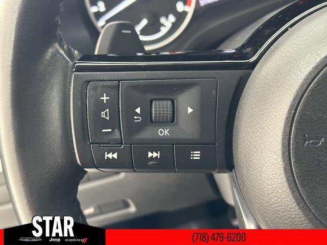 Photo of 2021 Silver Nissan Rogue