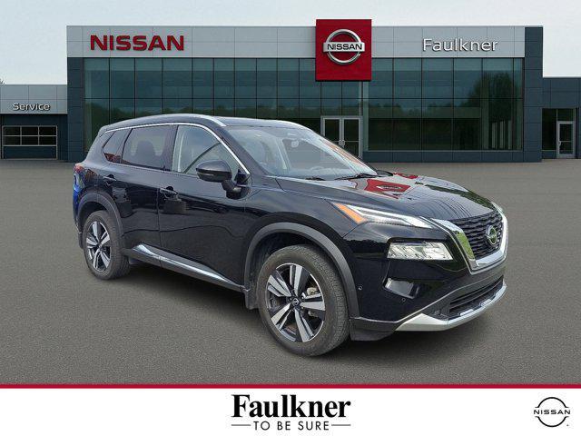 Photo of 2022 Super Black Nissan Rogue