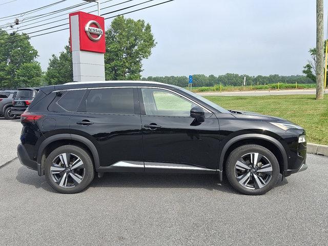 Photo of 2022 Super Black Nissan Rogue