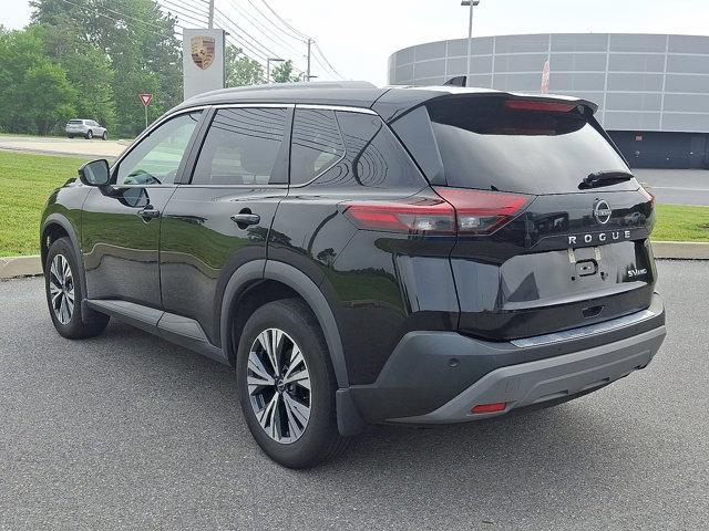 Photo of 2022 Super Black Nissan Rogue