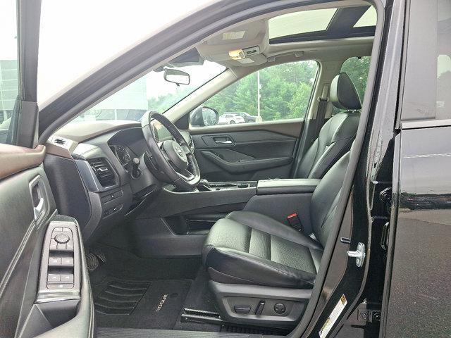 Photo of 2022 Super Black Nissan Rogue