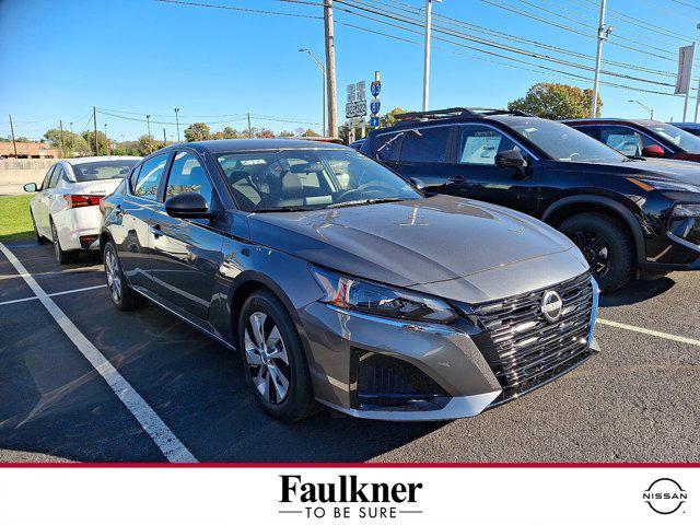 Photo of 2025 Gun Metallic Nissan Altima