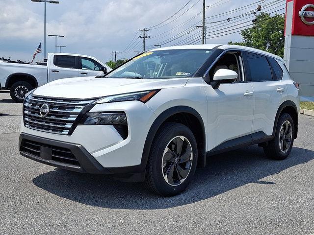Photo of 2025 Everest White Pearl Nissan Rogue