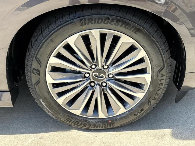 Photo of 2025 Anthracite Gray INFINITI QX80