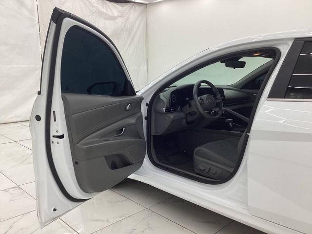 Photo of 2021 Quartz White Hyundai ELANTRA