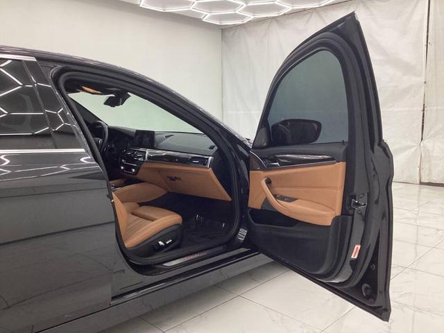 Photo of 2018 Dark Graphite Metallic BMW 530