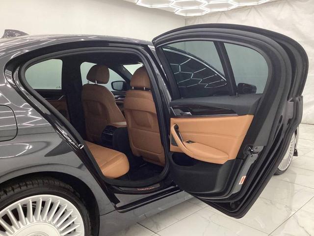 Photo of 2018 Dark Graphite Metallic BMW 530