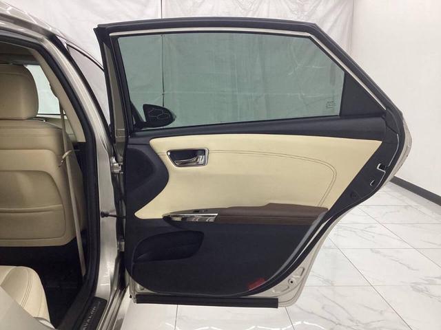 Photo of 2013 GOLD Toyota Avalon Hybrid