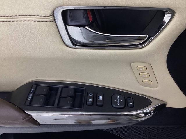 Photo of 2013 GOLD Toyota Avalon Hybrid