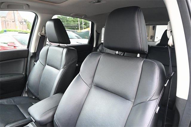 Photo of 2016 Crystal Black Pearl Honda CR-V
