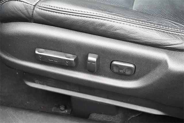Photo of 2016 Crystal Black Pearl Honda CR-V