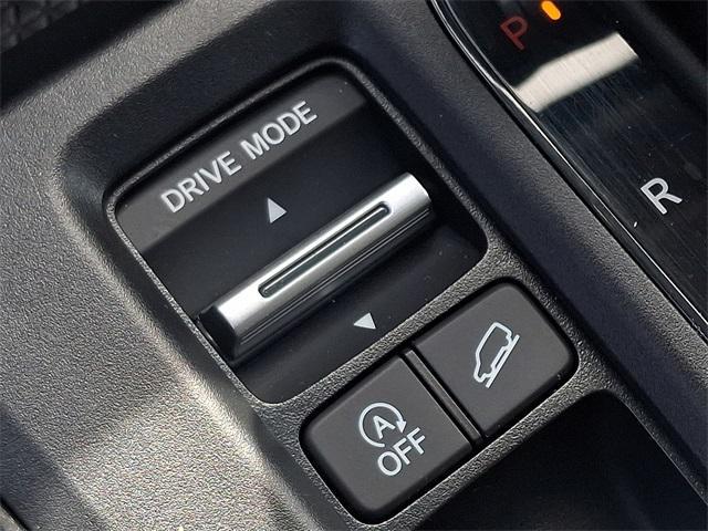 Photo of 2025 Platinum White Pearl Honda CR-V