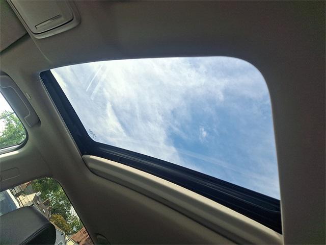 Photo of 2025 Platinum White Pearl Honda CR-V
