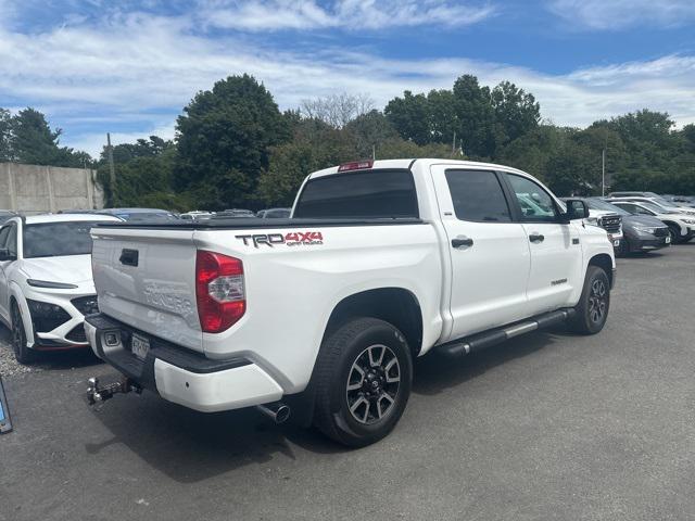Photo of 2018 Super White Toyota Tundra