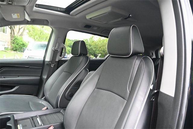 Photo of 2023 Crystal Black Pearl Honda Odyssey