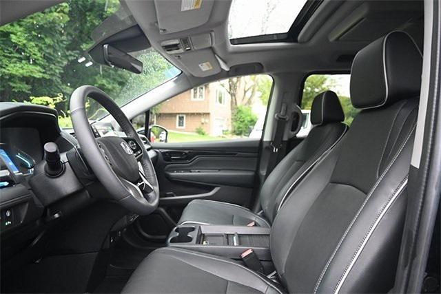Photo of 2023 Crystal Black Pearl Honda Odyssey