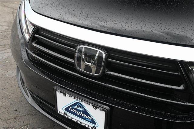 Photo of 2023 Crystal Black Pearl Honda Odyssey