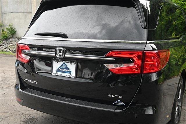 Photo of 2023 Crystal Black Pearl Honda Odyssey