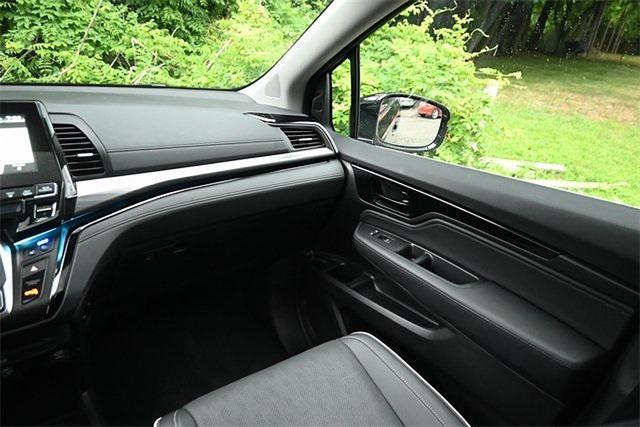 Photo of 2023 Crystal Black Pearl Honda Odyssey