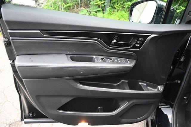 Photo of 2023 Crystal Black Pearl Honda Odyssey