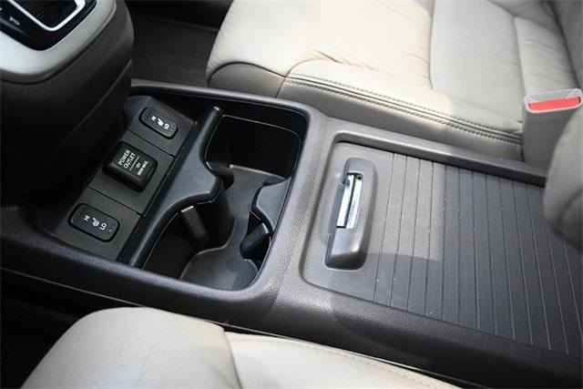 Photo of 2013 White Diamond Pearl Honda CR-V
