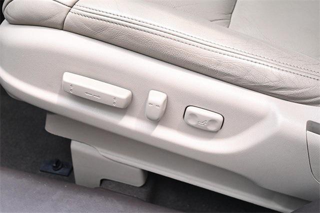Photo of 2013 White Diamond Pearl Honda CR-V
