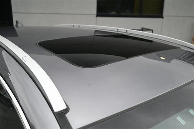 Photo of 2022 Gray Honda CR-V Hybrid