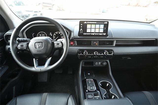 Photo of 2025 Platinum White Pearl Honda Pilot