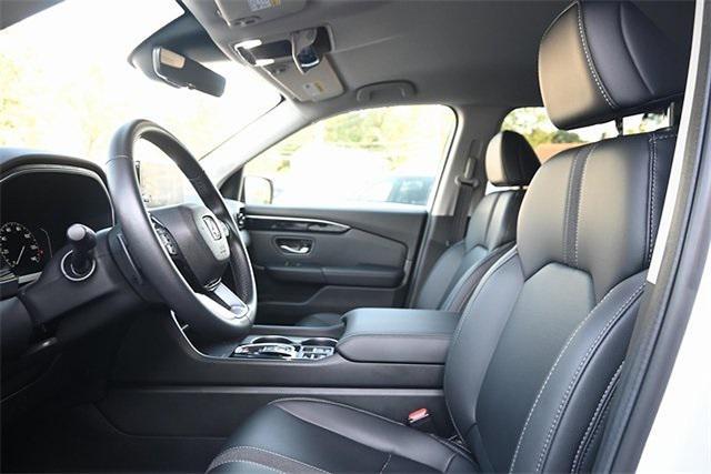 Photo of 2025 Platinum White Pearl Honda Pilot