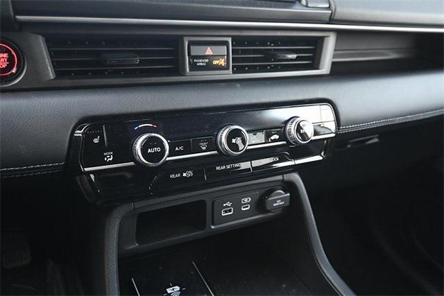 Photo of 2025 Platinum White Pearl Honda Pilot