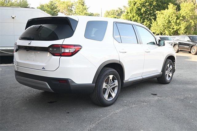 Photo of 2025 Platinum White Pearl Honda Pilot