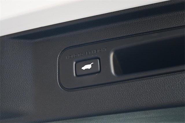 Photo of 2025 Platinum White Pearl Honda Pilot