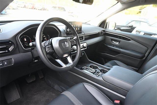 Photo of 2025 Platinum White Pearl Honda Pilot