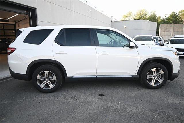 Photo of 2025 Platinum White Pearl Honda Pilot