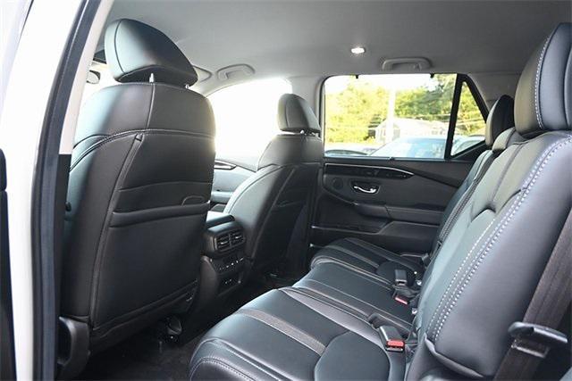 Photo of 2025 Platinum White Pearl Honda Pilot