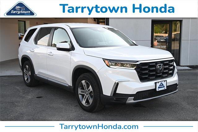 Photo of 2025 Platinum White Pearl Honda Pilot