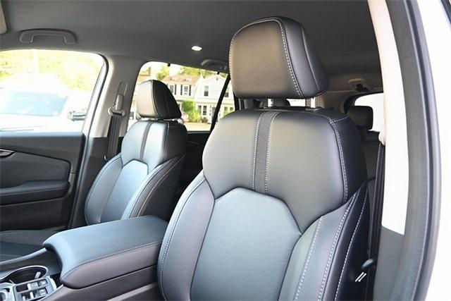 Photo of 2025 Platinum White Pearl Honda Pilot
