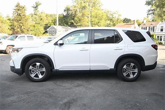 Photo of 2025 Platinum White Pearl Honda Pilot