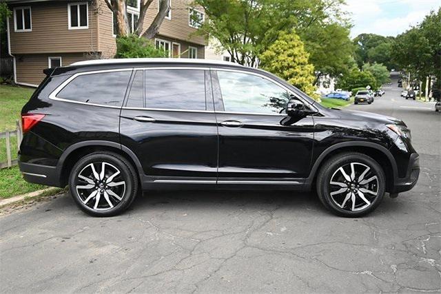 Photo of 2022 Crystal Black Pearl Honda Pilot