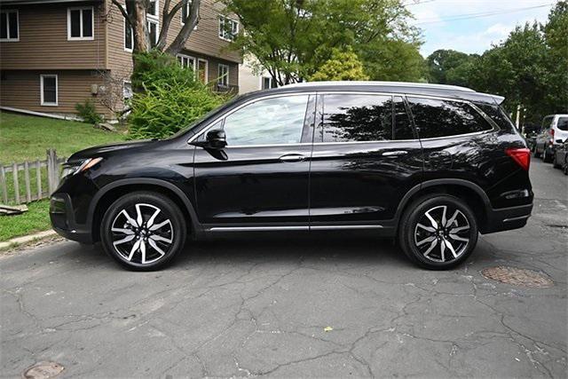 Photo of 2022 Crystal Black Pearl Honda Pilot