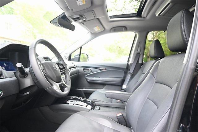 Photo of 2022 Crystal Black Pearl Honda Pilot