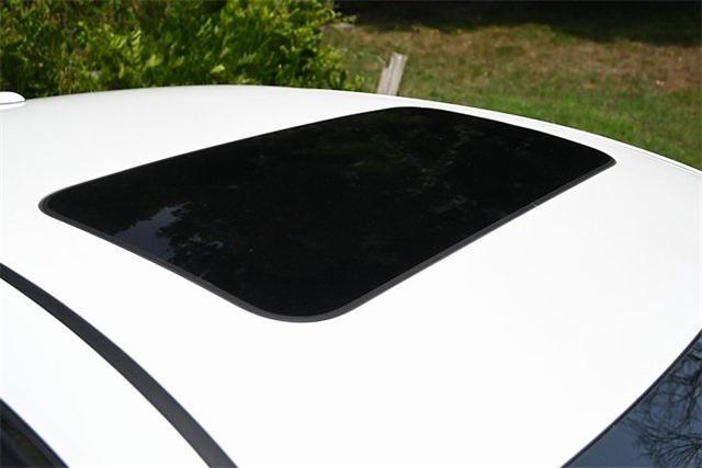 Photo of 2021 Aspen White Tricoat Nissan Sentra